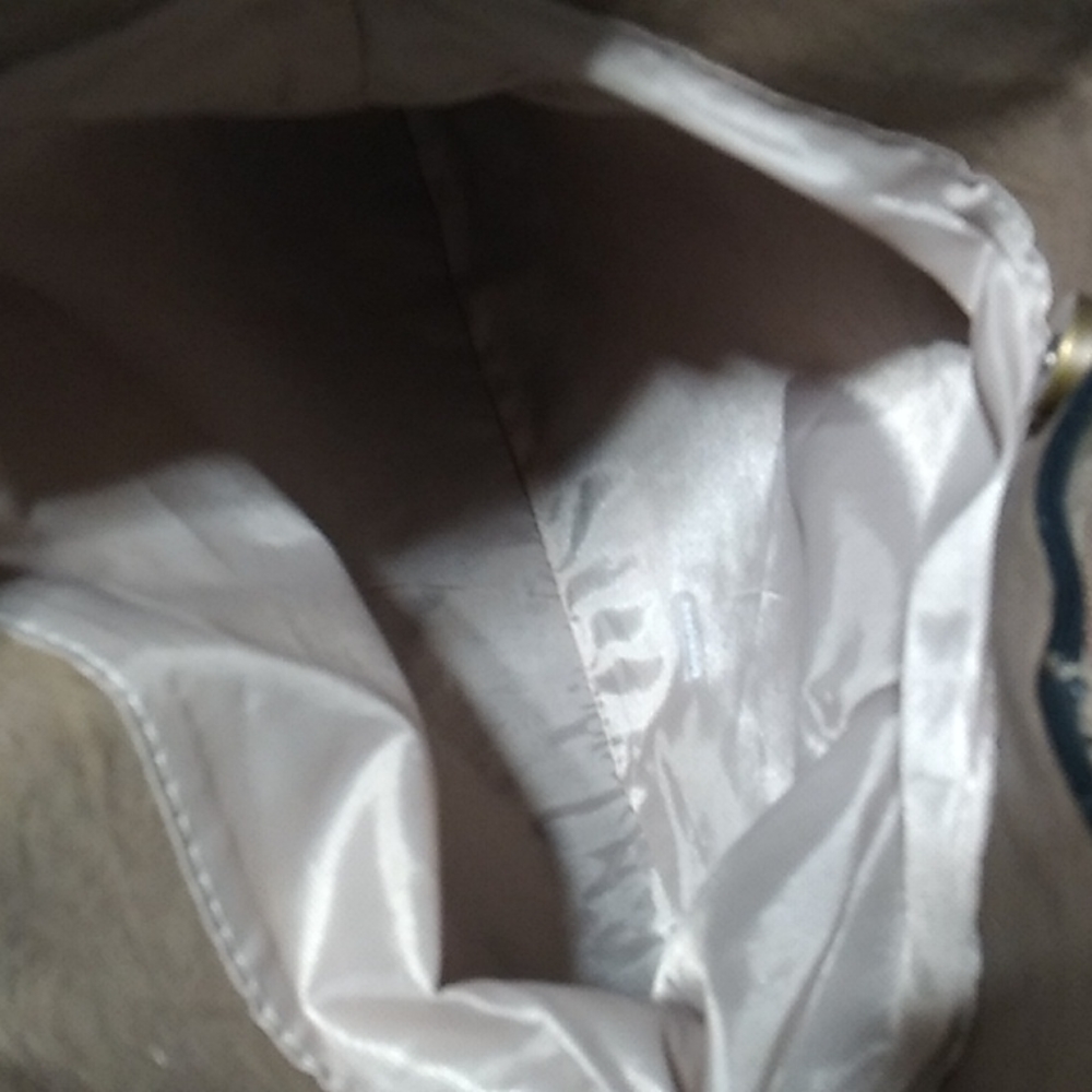 (#31) SALE! Bueno Shoulder Bag In Very Good Condition - Picture 13 of 14